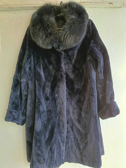 Натуральна шуба, синього кольору Греція комір-писець розмір 52-54