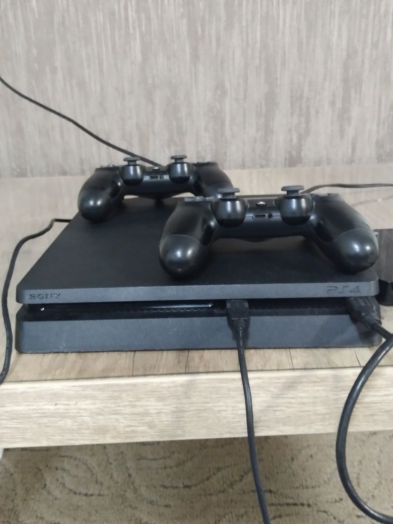 Акаунт  на  Ps 4 и Ps 4 slim