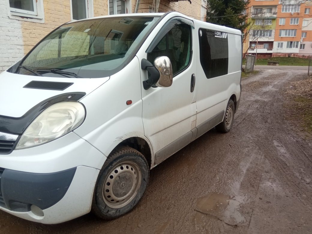 Opel vivaro 2.5 cdti