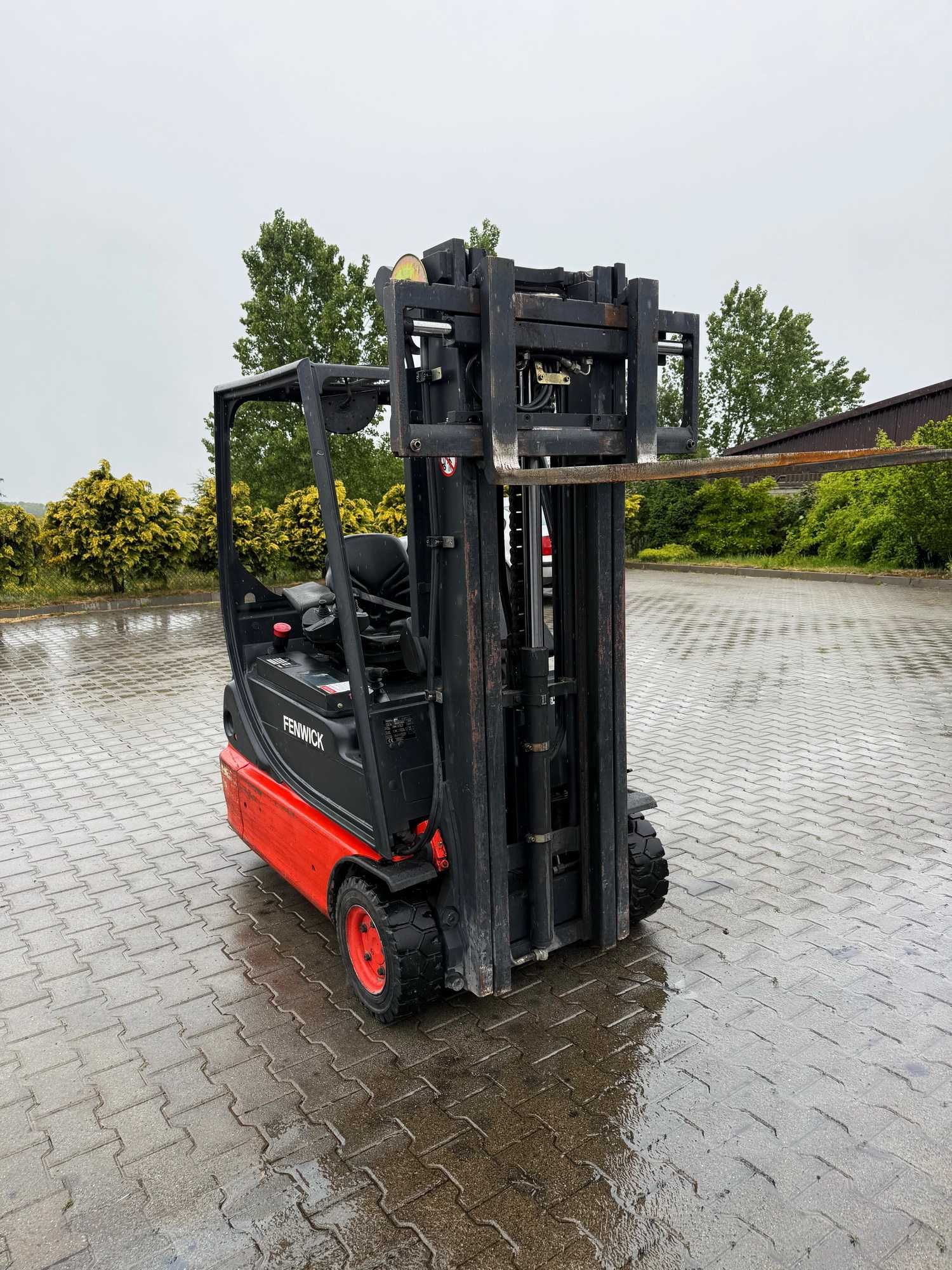 wózek widłowy elektryczny LINDE E16C-02 Triplex 4.80m 2006r 8300mtg