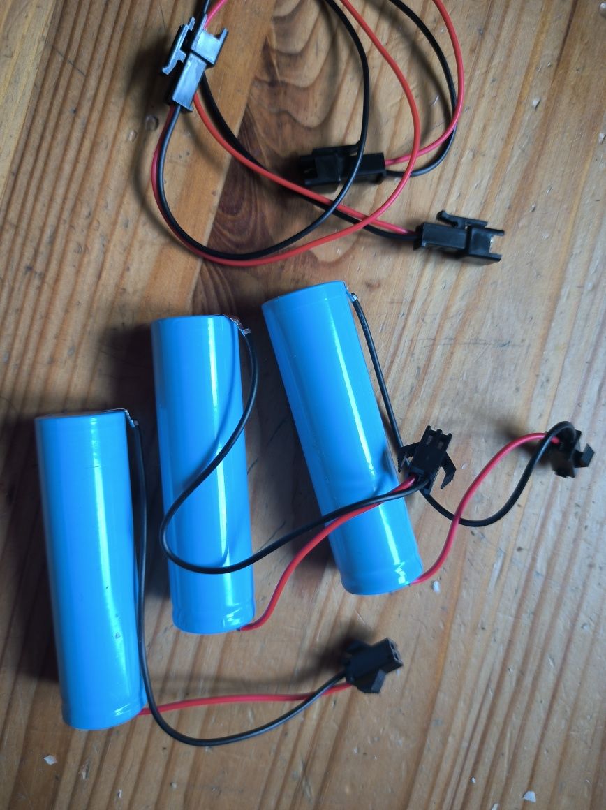Аккумуляторы 18650 2000mah с коннектором