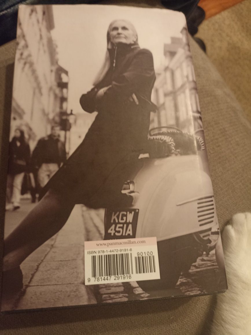 The Way We Wore Daphne Selfe A life on Clothes 
Daphne Selfe 
A Life o