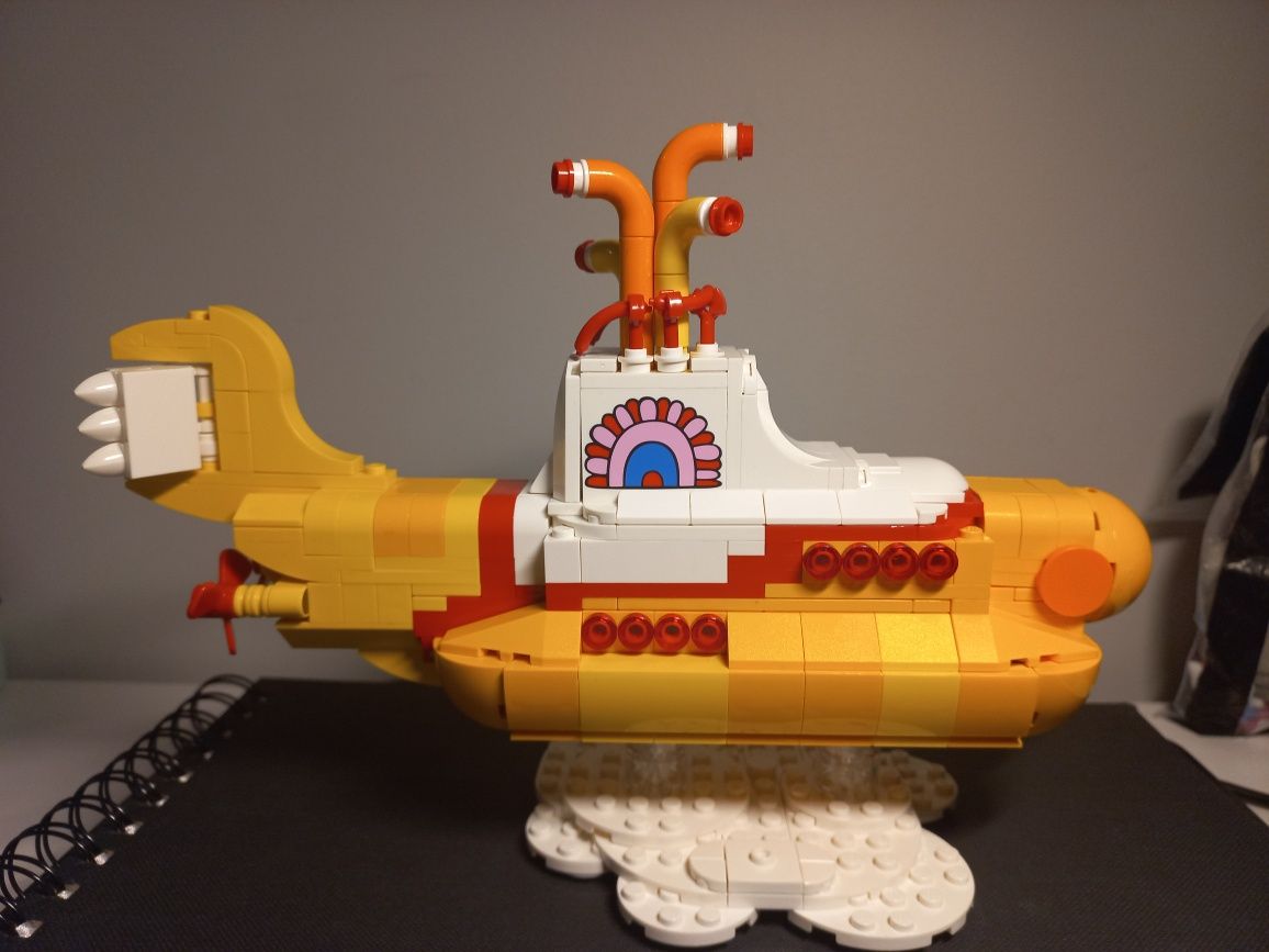 LEGO 21306 Ideas yellow submarine the beatles.