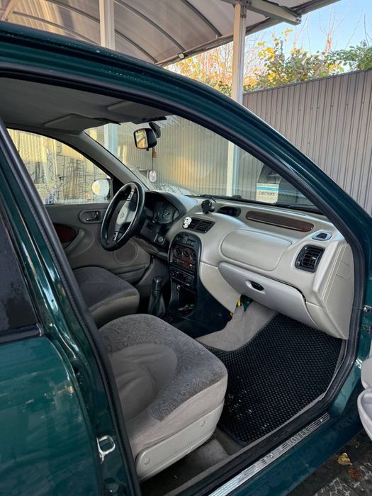 Продам Rover 200(214l)