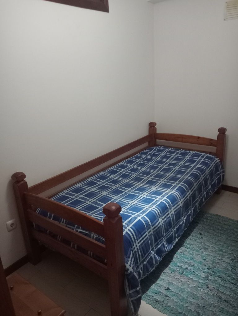 Cama de solteiro com colchão