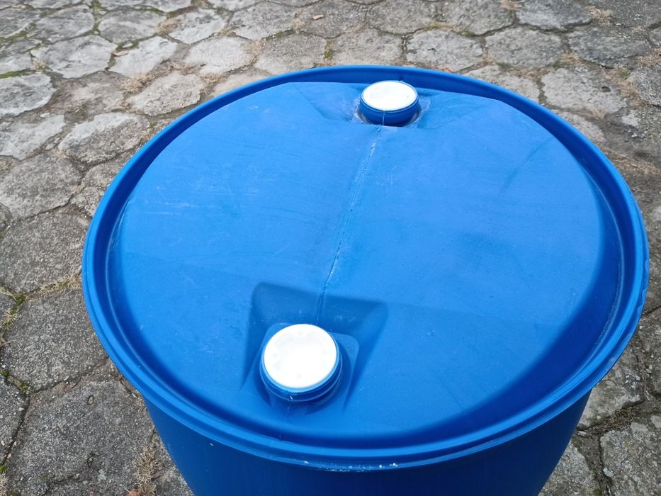 Beczka na wodę lub paliwo.