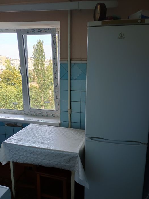 Дві кімнати у трикімнатній без власника