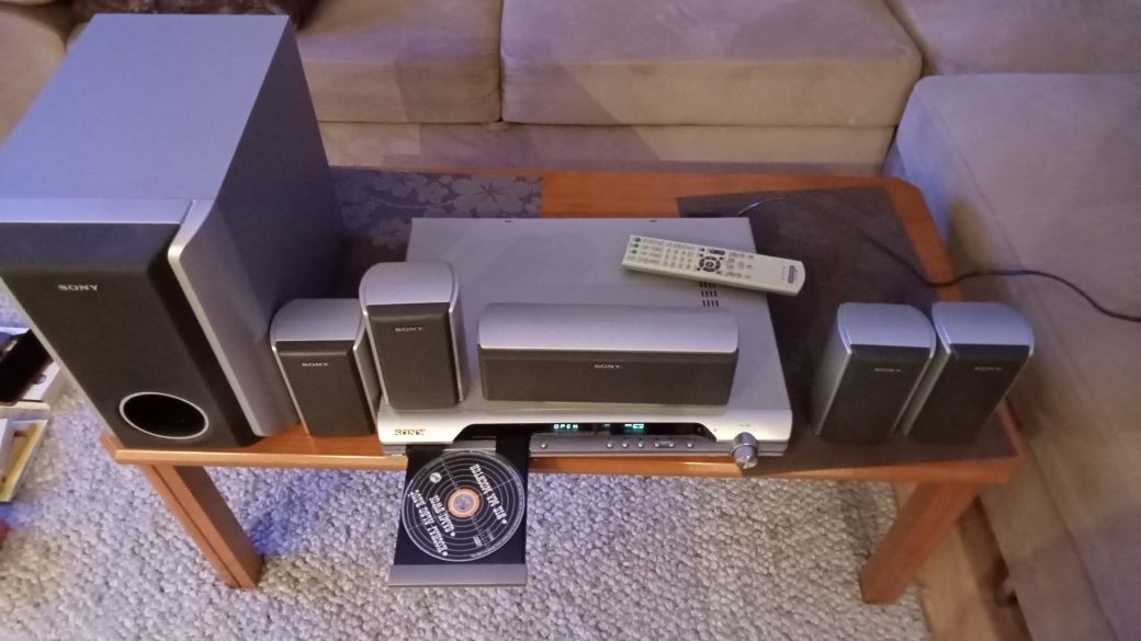 SONY dav-dz110 sprzedaż 300 zł..Funkconuje bez zarzutów.Stan dobry..