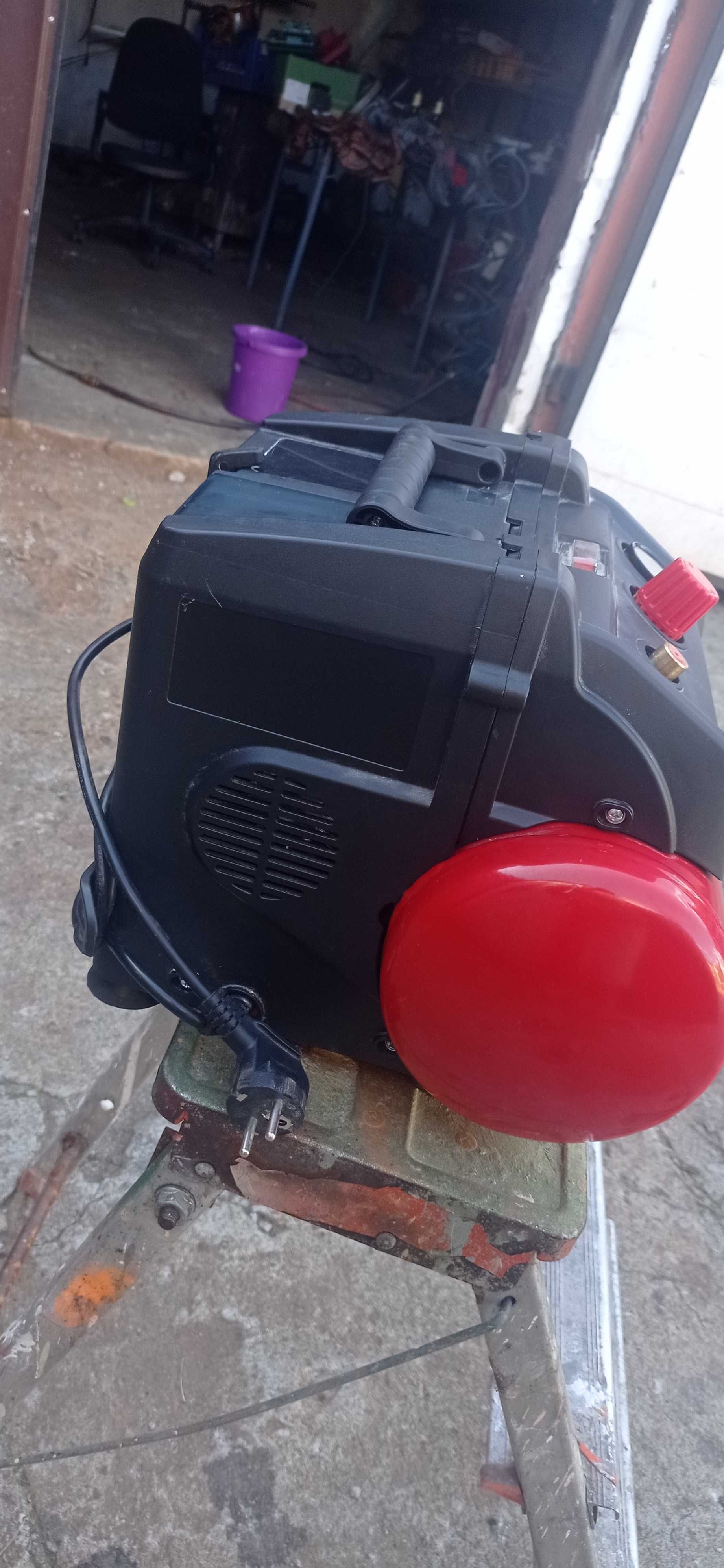 kompresor bezolejowy einhell 8 bar