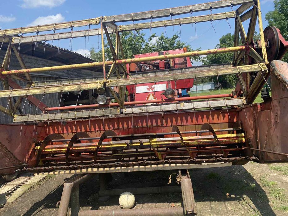 Комбайн зерновий Фергісон із січкарнею