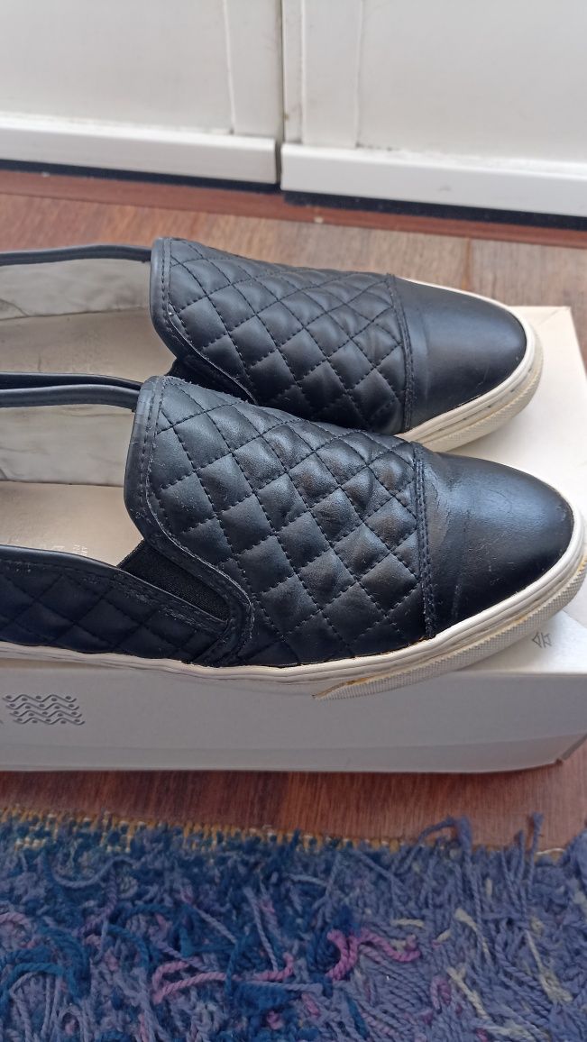 Sapatos Geox slip on em pele