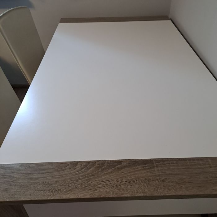 Stół I trzy krzesła