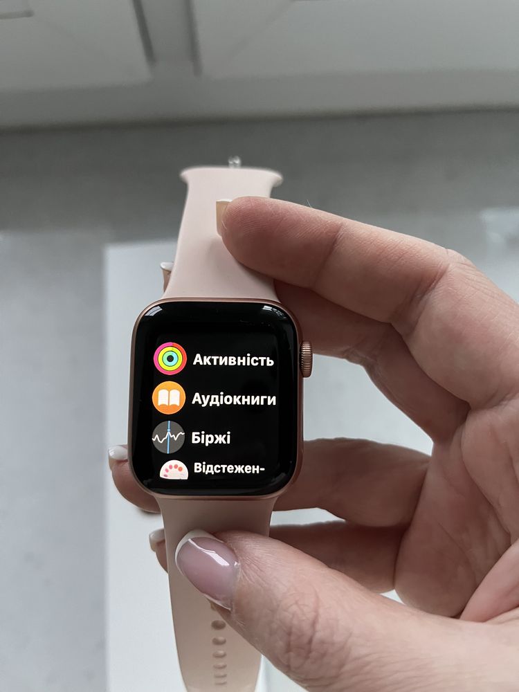 Смарт-годинник Apple Watch Series 5 40mm Gold Alu Pink Sand