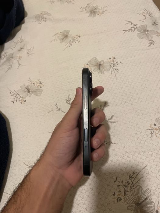 Iphone 16 pro 128gb, bateria 100%, esta muit novo, pouco tempo de uso.