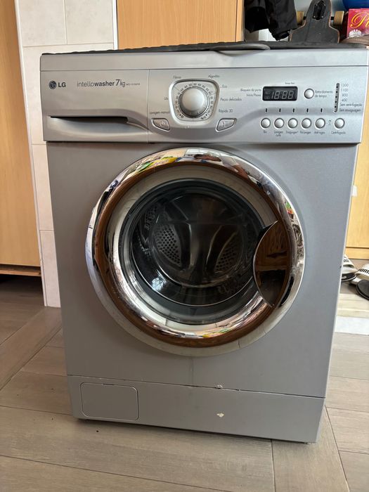 Máquina de Lavar Roupa LG Intellowasher 7kg – Bom Estado