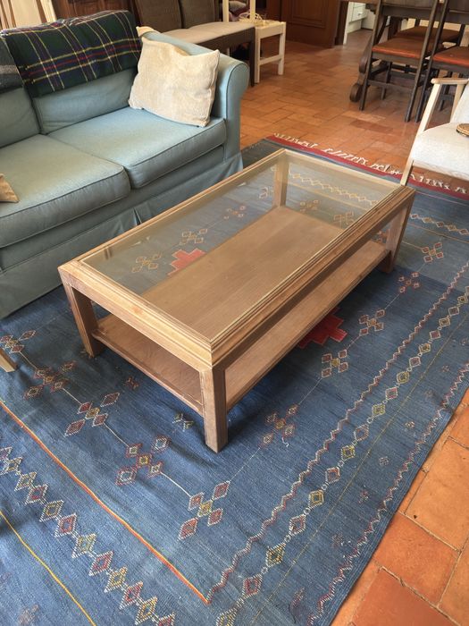 Mesa de centro em madeira e vidro