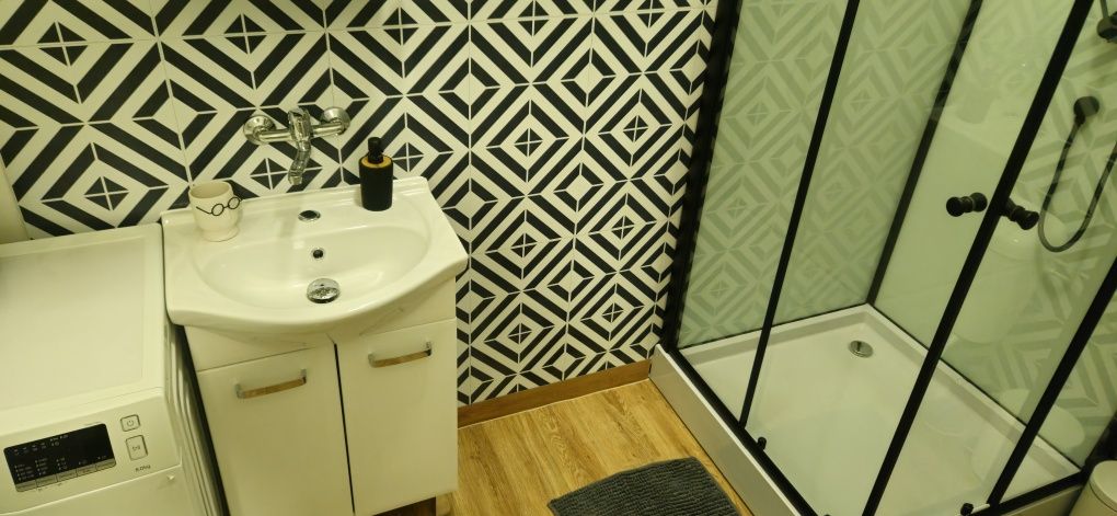 Domek nad jeziorem sauna jacuzzi balia panieński