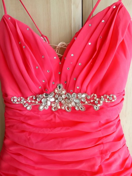 Нарядное платье на выпуск