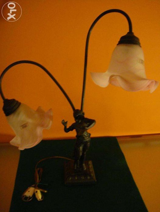 Candeeiro metal Antigo com mulher pesado funciona