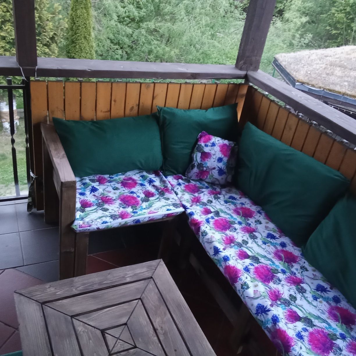 Narożnik tarasowy 195x135 plus stolik, poduchy