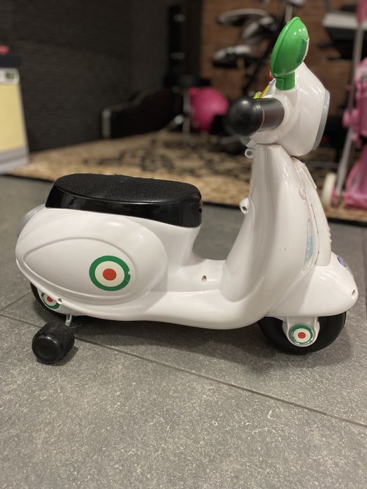 Mota  Vespa Chicco com música.