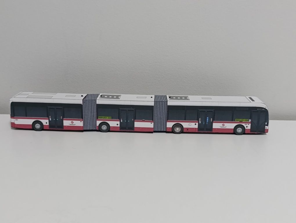 VanHool new AGG300 autobus firmowy miejski podmiejski malowanie Praga