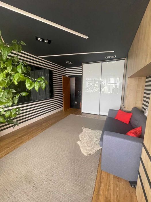 Продаж 3к квартири в ЖК Голосієво з генератором та сонячними панелями