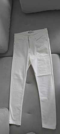 Białe spodnie jeansowe skinny ZARA