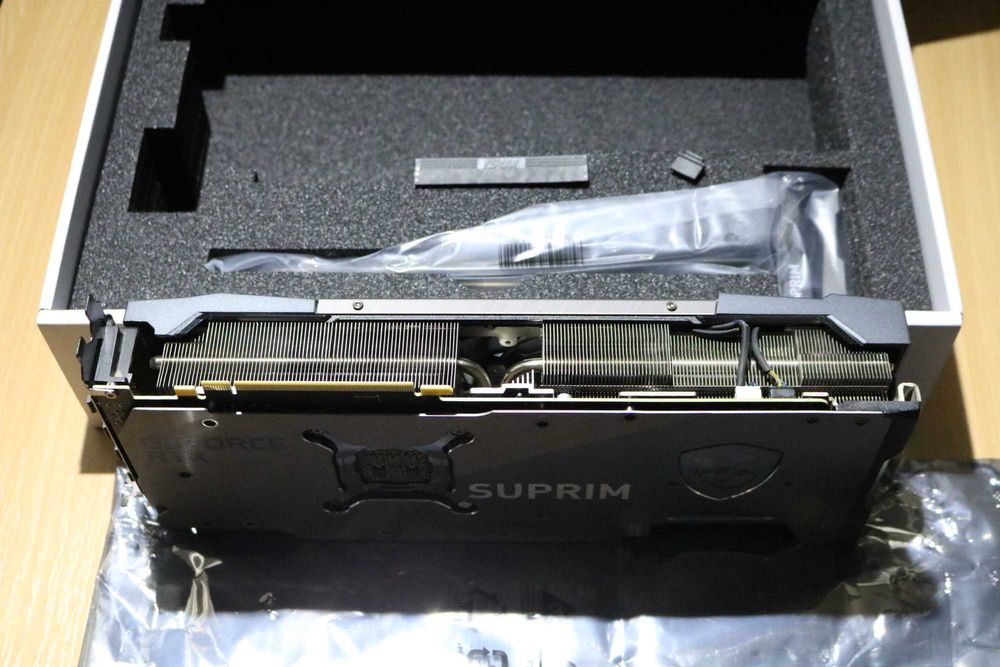 Відеокарта MSI GeForce RTX 3090 SUPRIM X 24G.