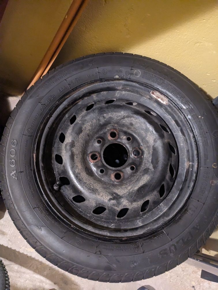 Komplet opon letnich z felgami stalowymi Aplus 155/65/R13