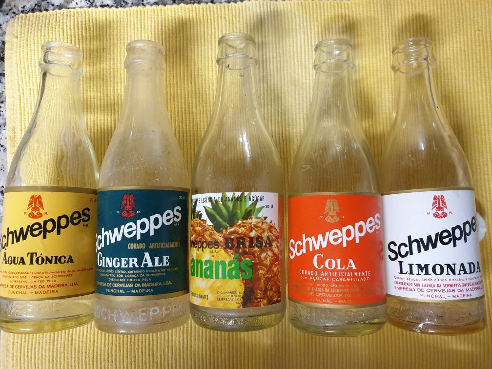 Garrafas antigas da Schweppes