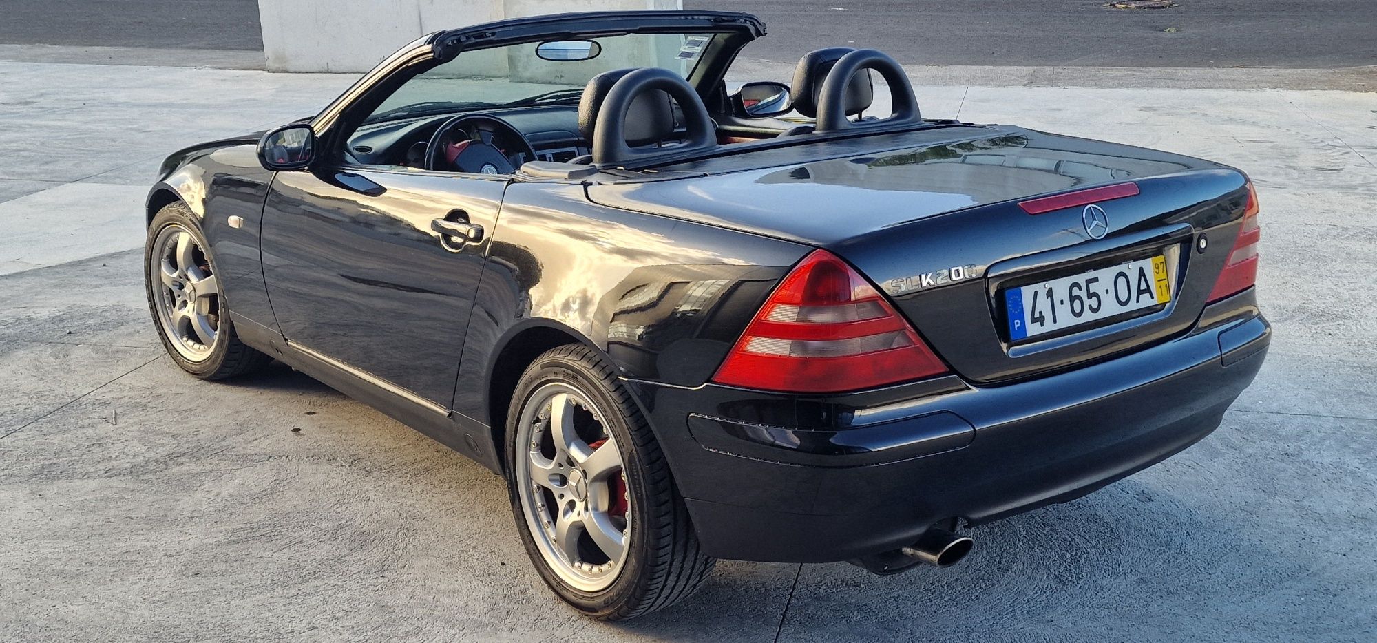 Mercedes SLK descapotável