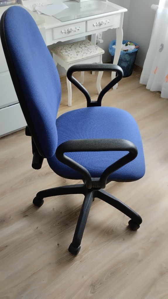 Krzesło biurowe regulowane