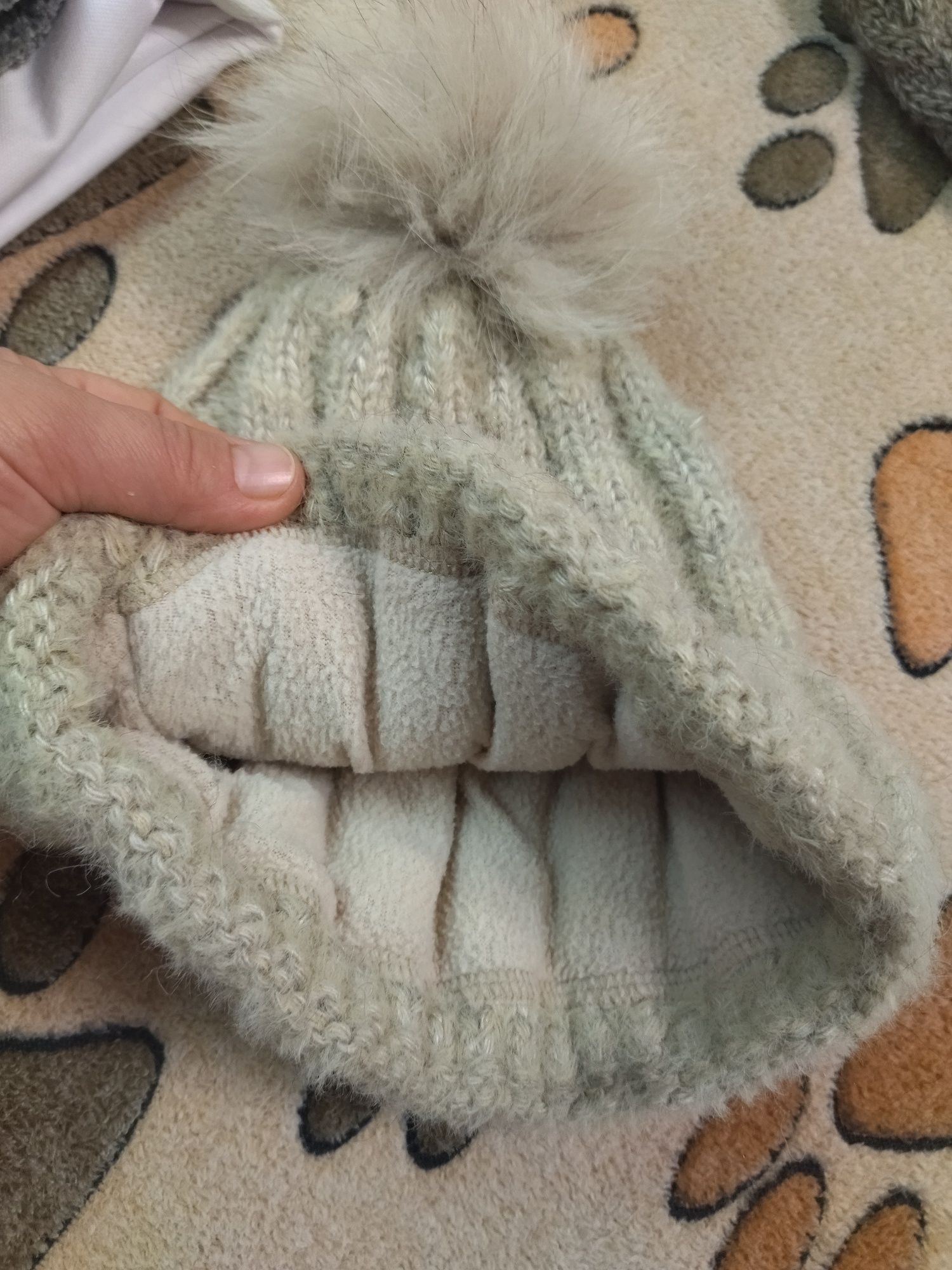 Продам зимние женские шапки, шарфы
