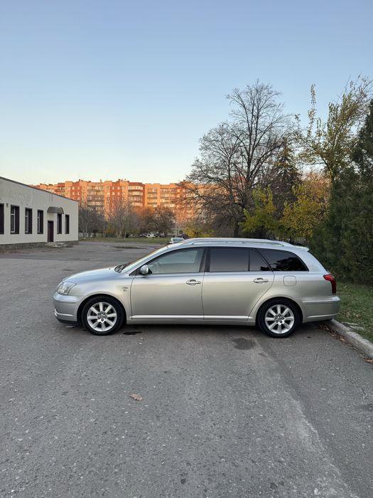 Toyota Avensis 2,0d механіка дизельний універсал в гарному стані