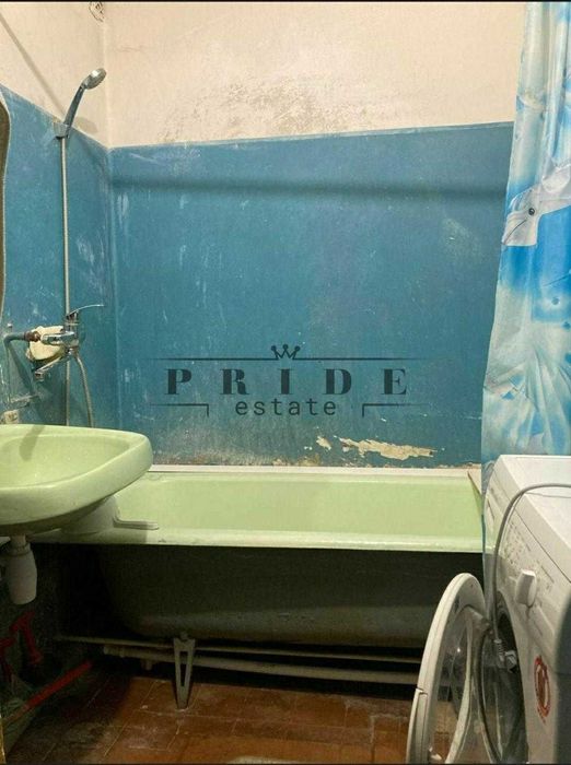 НЕДОРОГО Двокімнатна простора квартира на Троєщині !