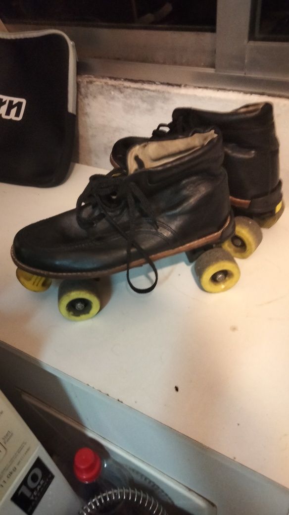 Patins de 4 rodas em pele