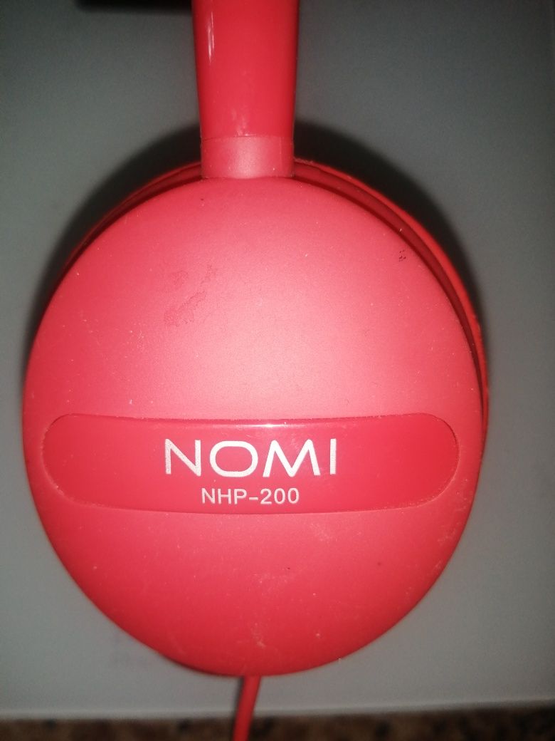 Продам наушники Nomi 200.