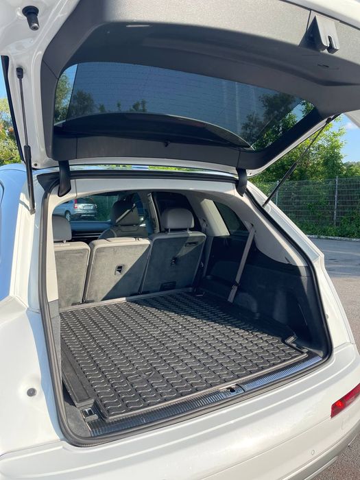 Продаю авто AUDI Q7