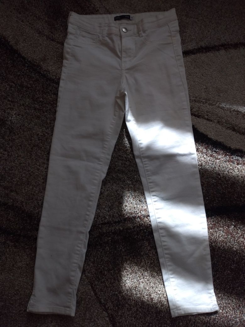 Białe spodnie 38