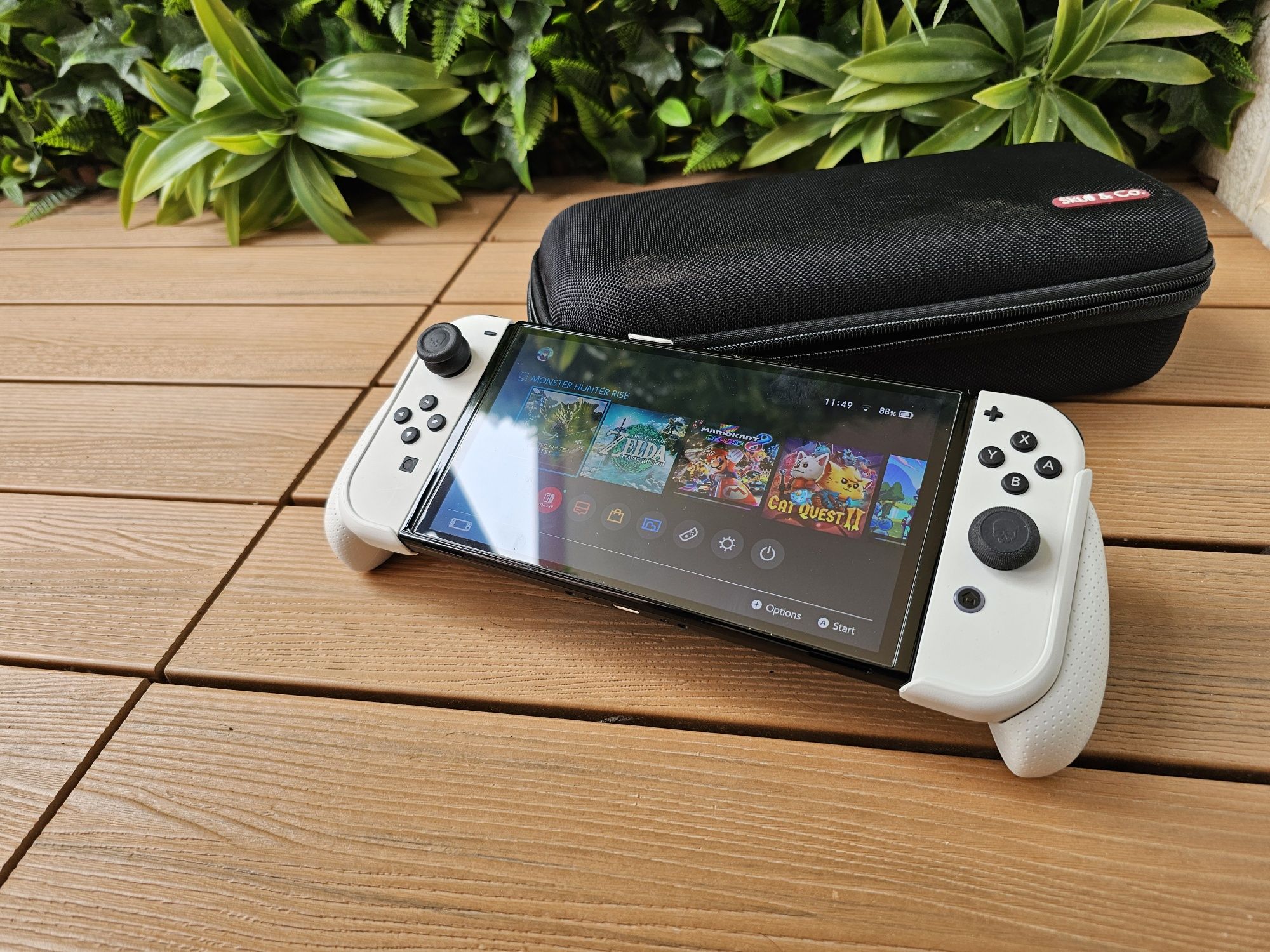 Nintendo Switch Oled com caixa e acessórios extra