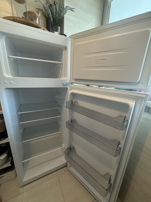 Frigorífico, novo e em bom estado