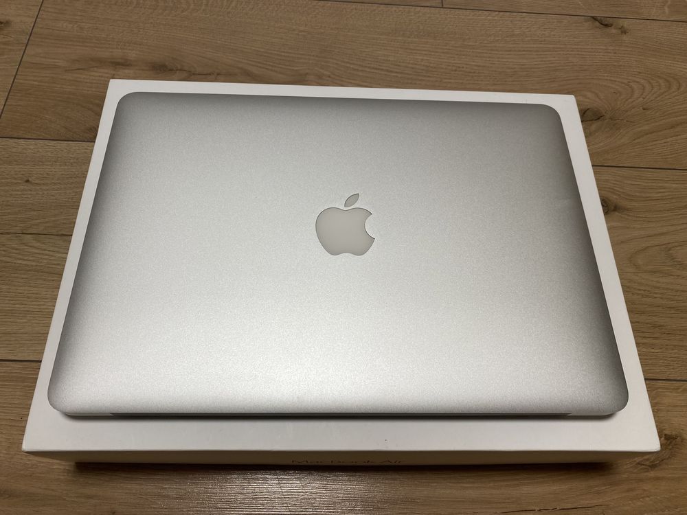 Idealny MacBook Air 13” 4/128 GB w PERFEKCYJNYM stanie!