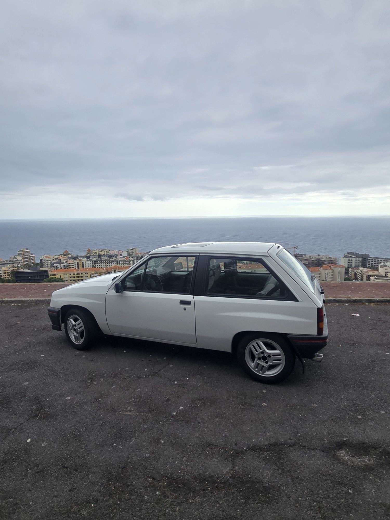 VENDO OPEL CORSA 1.4 GT