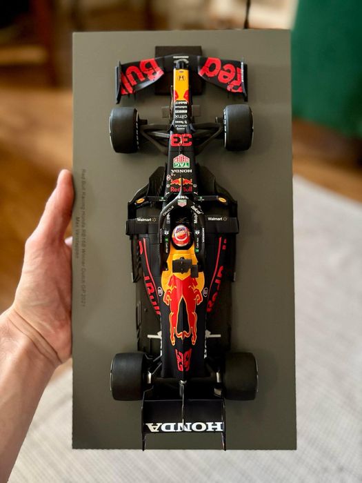 Red Bull Racing RB16B Max Verstappen 1:18 Spark World Champion 2021