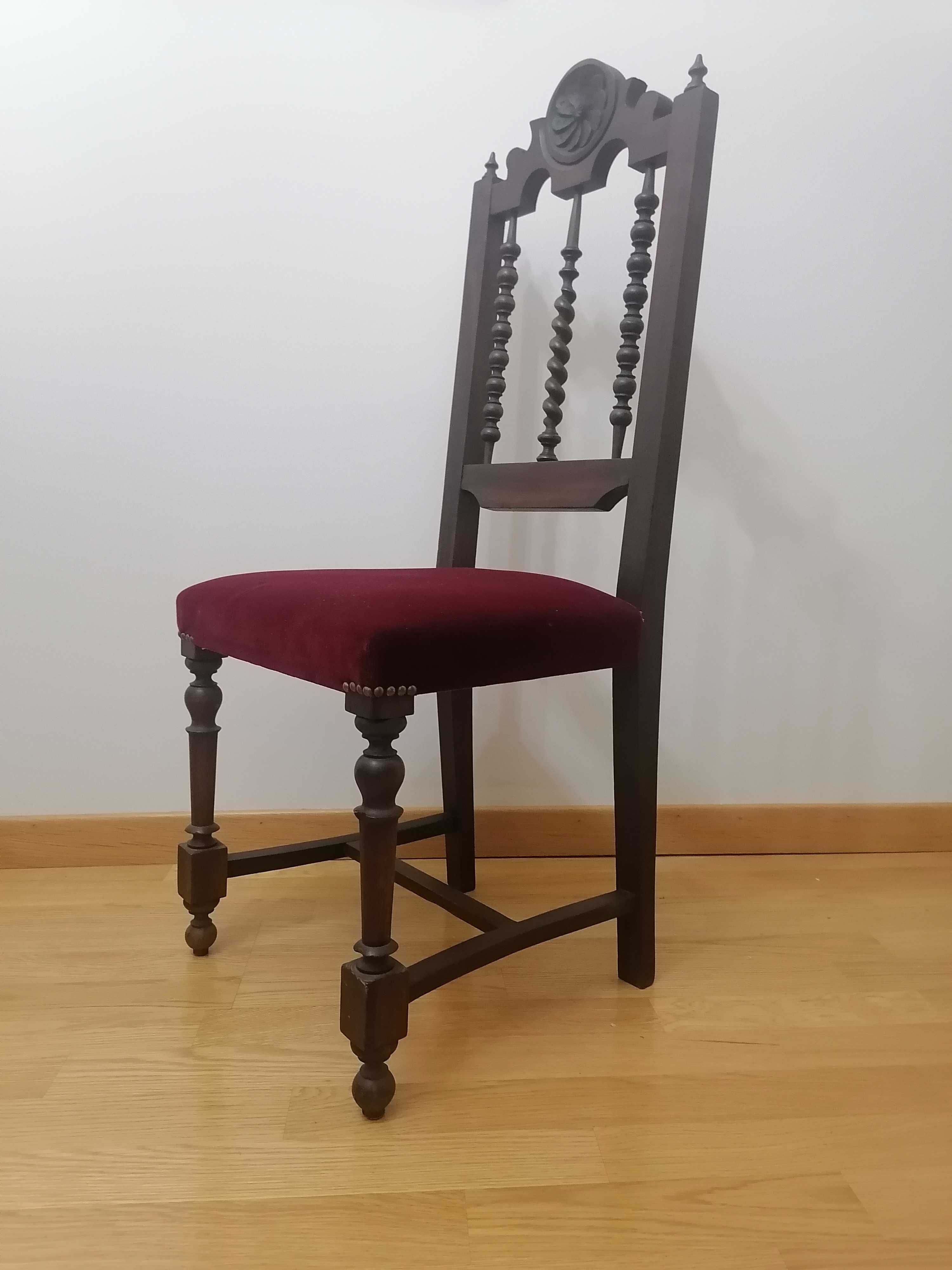 Cadeira de madeira, antiga, tampo de veludo bordeaux