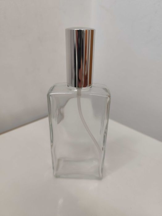 Frascos de vidro 100ml com spray e tampa prateada – novos