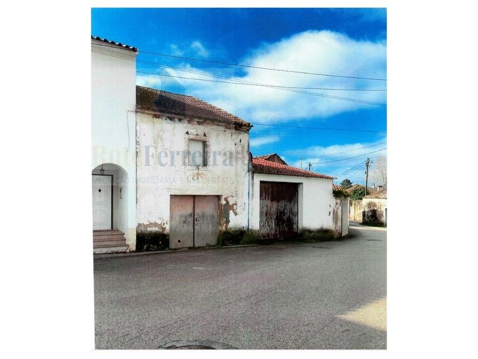 Garagem/ Arrecadação na Aldeia Grande, Maxial!!