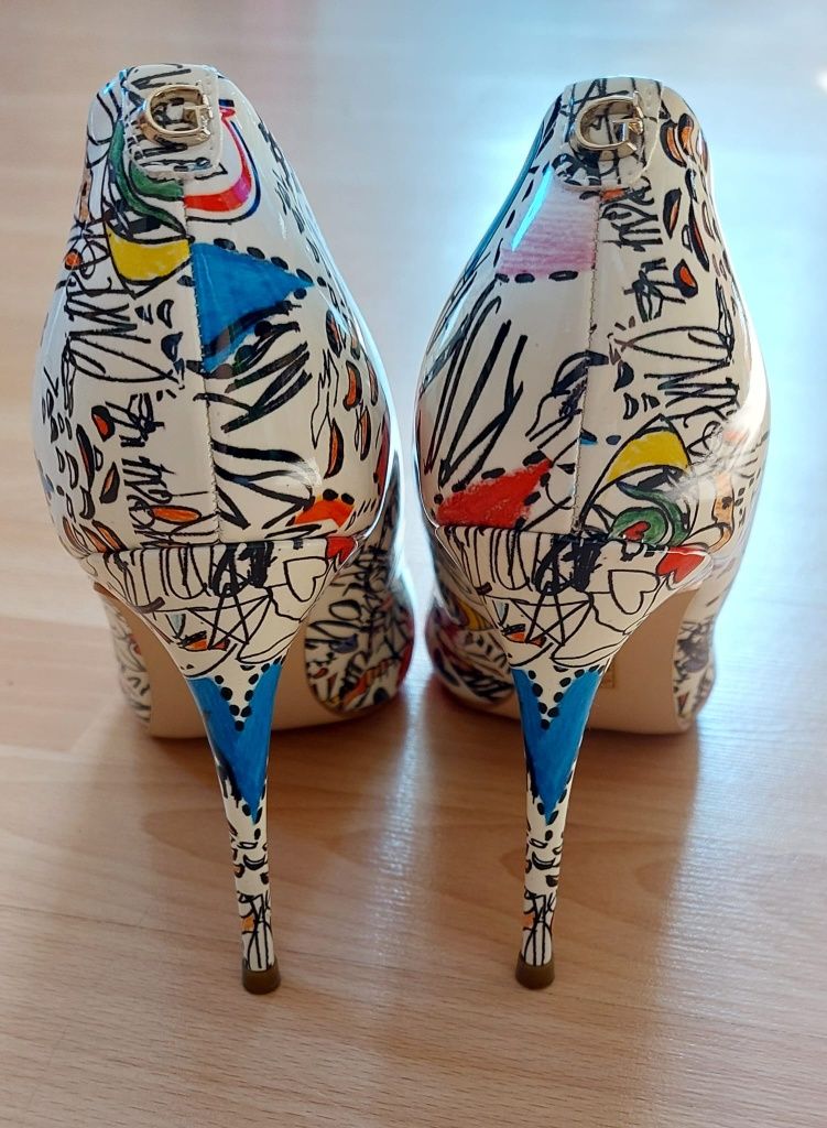 Nowe szpilki GUESS oryginalne