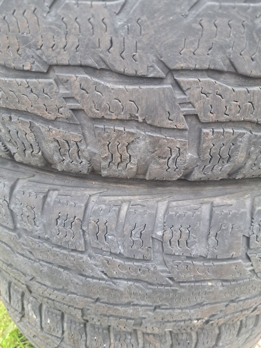 Opony Nokian 215/70/15C zimowe